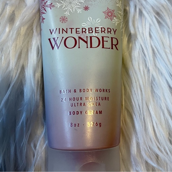 Bath and bodywork’s Winterberry Wonder - Picture 2 of 2